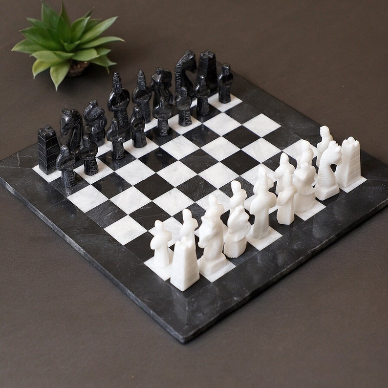 Black and White Marble Antique Statue Chess Set