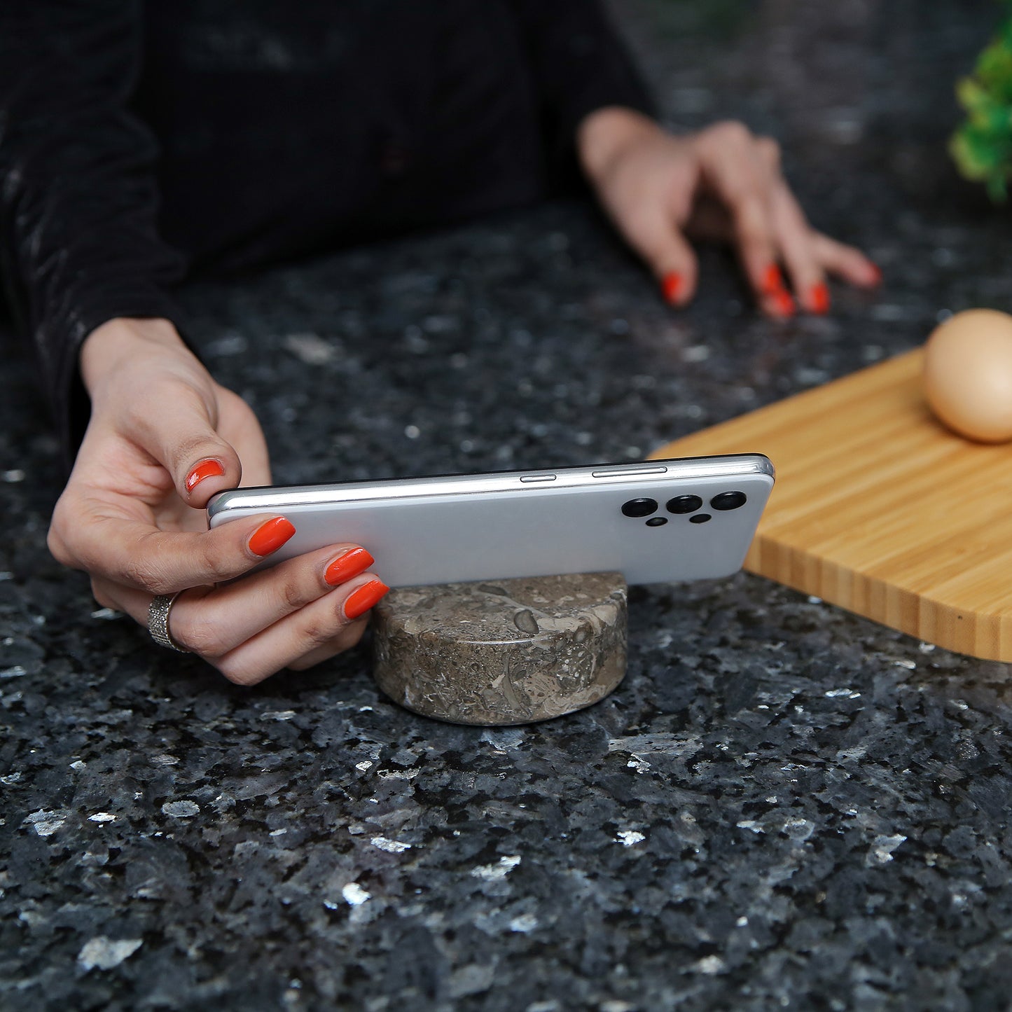 Marble Mobile Holder