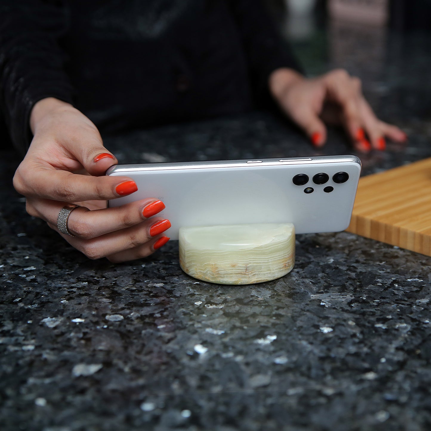 Marble Mobile Holder
