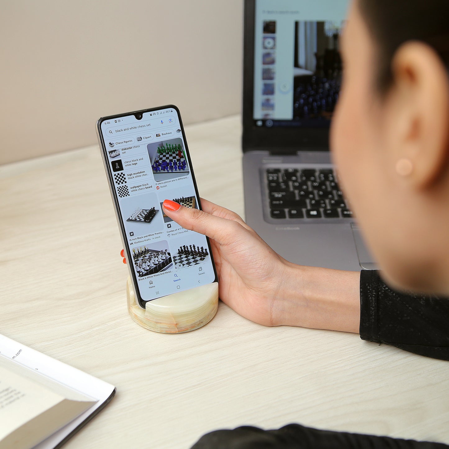 Marble Mobile Holder
